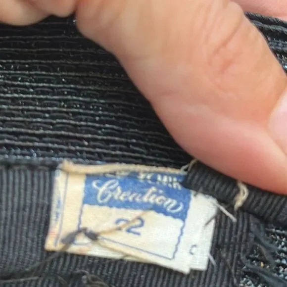 Vintage 50s/60s A New York Creation Small‎ Black Hat with Distinctive Accents - Picture 7 of 7